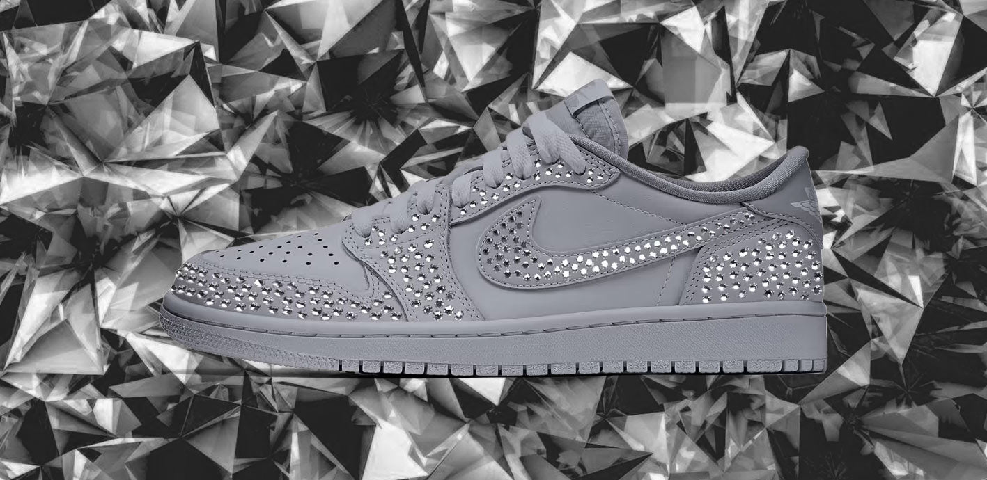 Hinh anh 4: Hinh anh Swarovski x Air Jordan 1 Low OG Stealth voi pha le lap lanh